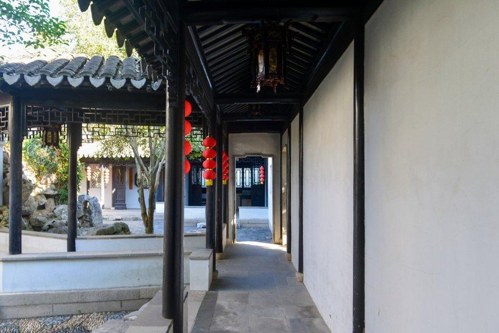 正义伸张!重庆姐弟坠亡案2名罪犯被执行死刑 孩子生母得知后痛哭
