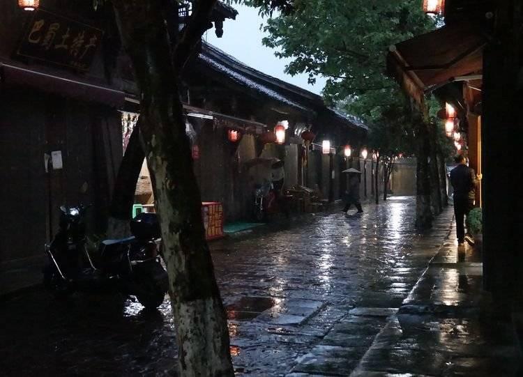 探索小学二年级作文200字:会变的月亮,知识星球平台。
